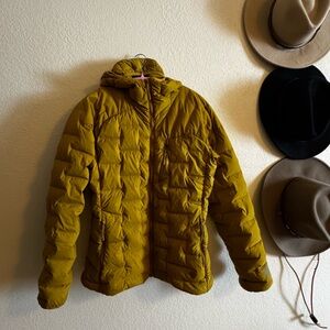 Women’s xs mountain hardwear puffer jacket